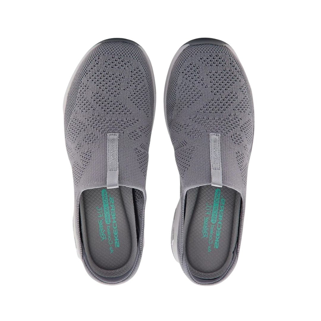 Relaxed Fit: Commute Time - Spring Day - Image 2
