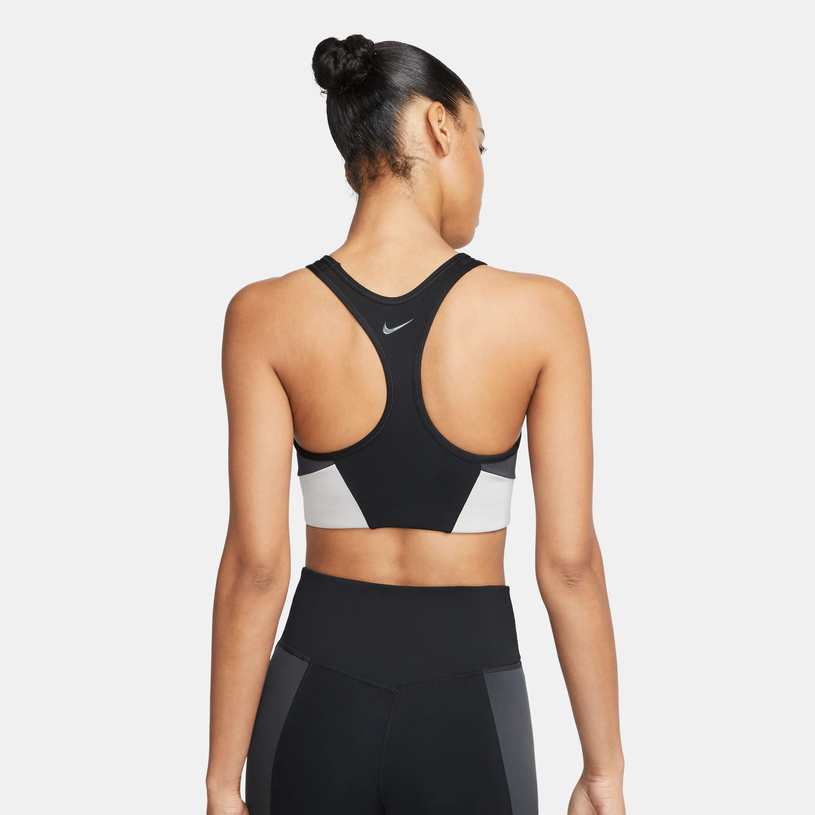 Swoosh Medium-Support 1-Piece Pad Logo Sports Bra - Image 2
