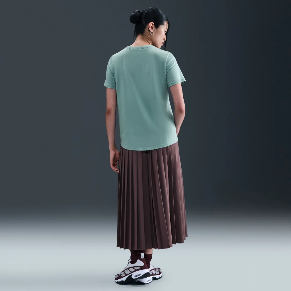 Sportswear Essentials Logo T-Shirt - Image 8