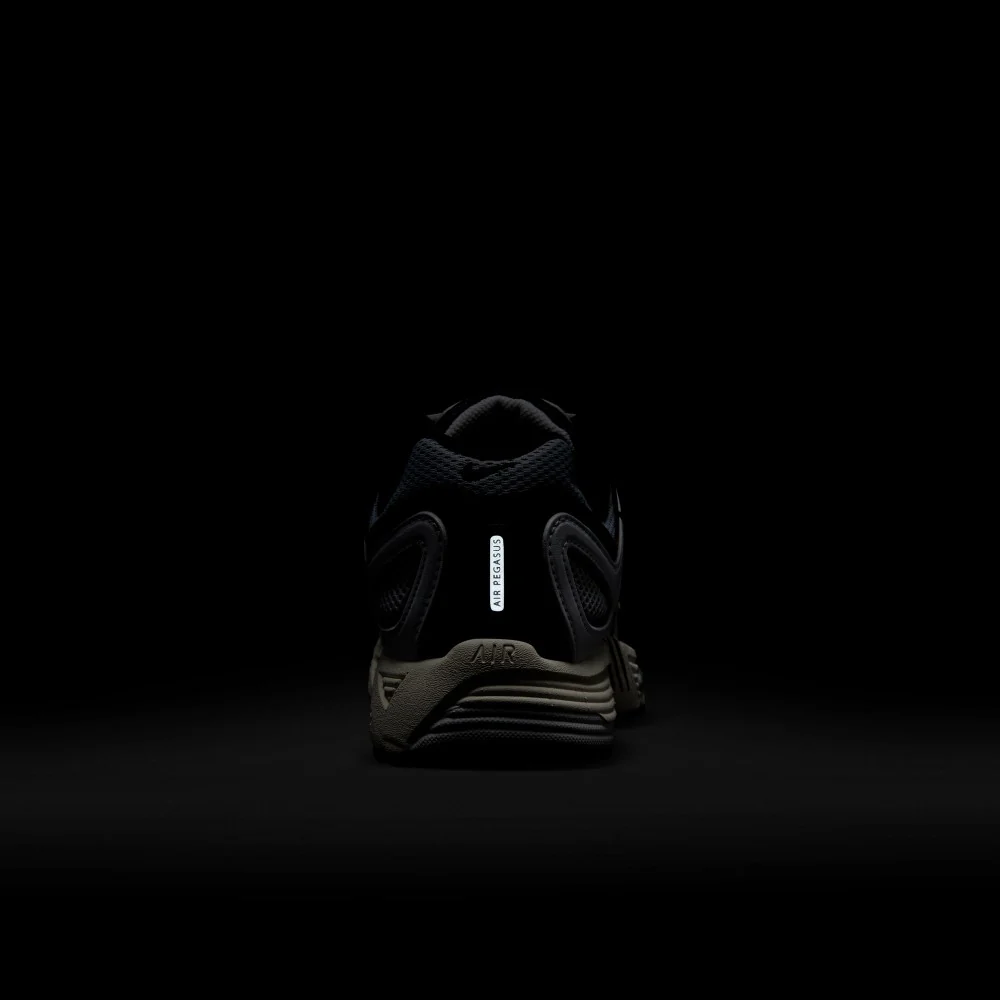 Air Pegasus 2005 Lifestyle Shoes - Image 11
