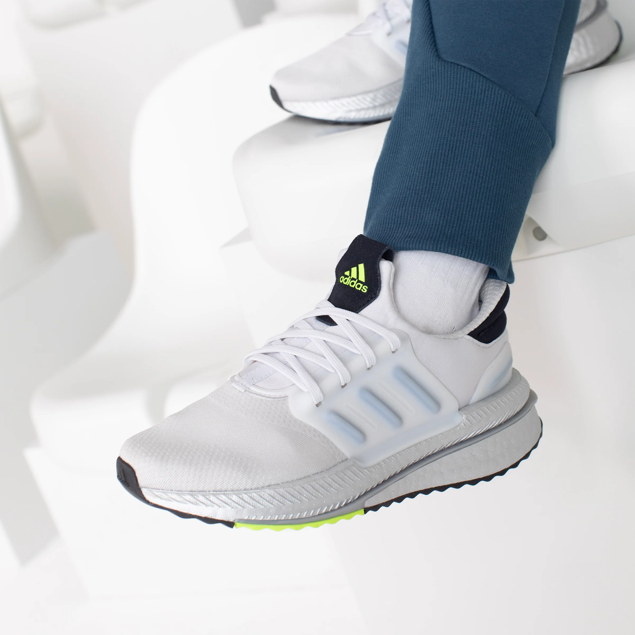 Bold 3-Stripes Cushioned Crew Socks 3 Pairs - Image 2