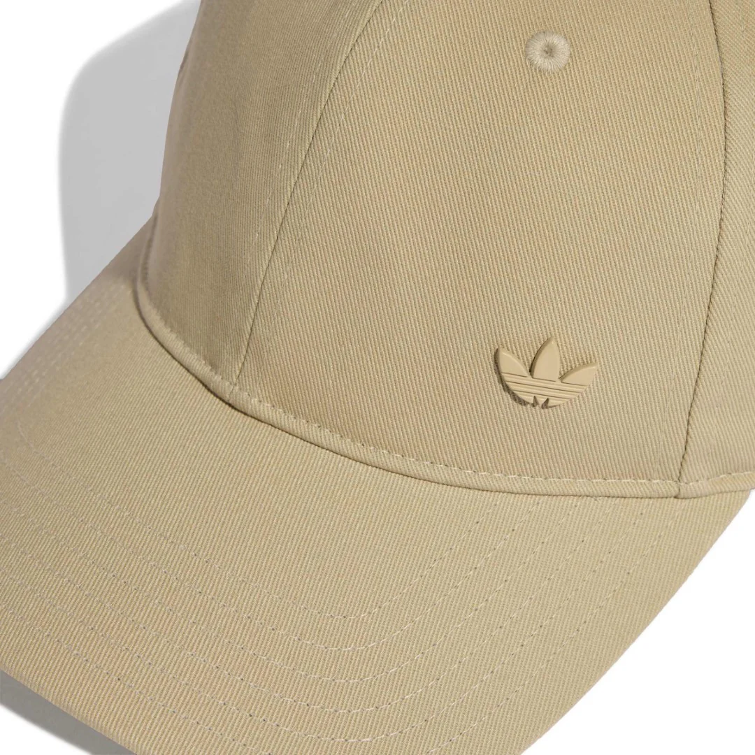 Everyday Icons With Tonal Metal Trefoil Cap - Image 3