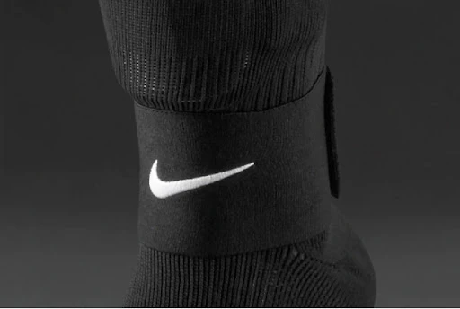 Guard Stay 2 Football Sleeve - Image 4
