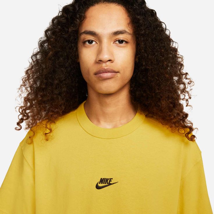Premium Essentials T-shirt - Image 3