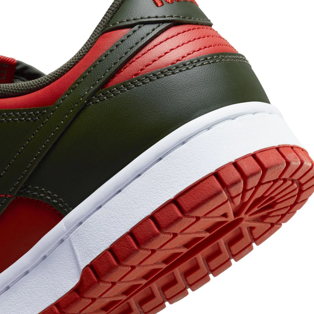 Dunk Low Retro Bttys Lifestyle Shoes - Image 9