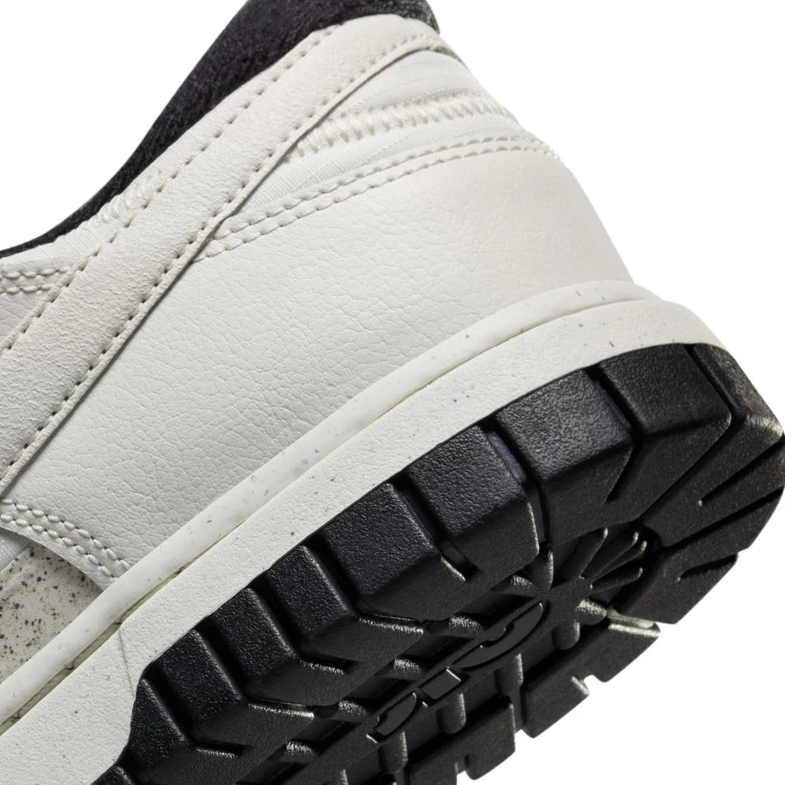 Air Dunk Low Jumbo Nty Lifestyle Shoes - Image 9