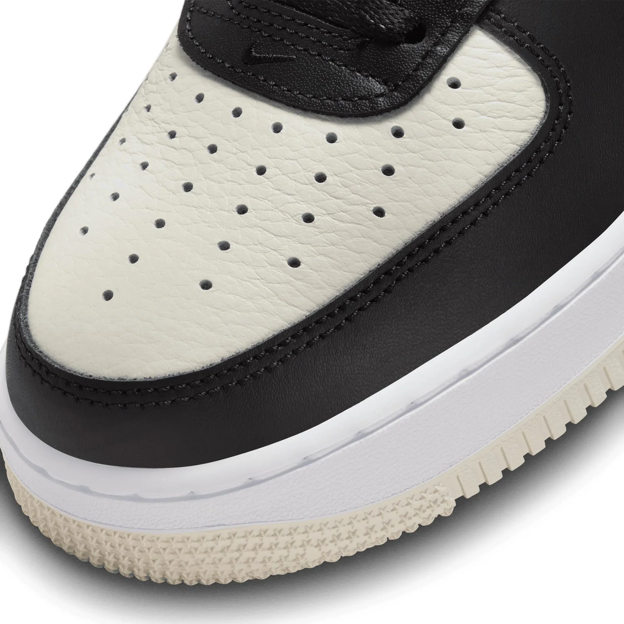 Air Force 1 Low 07 LV8 Lifestyle Shoes - Image 3