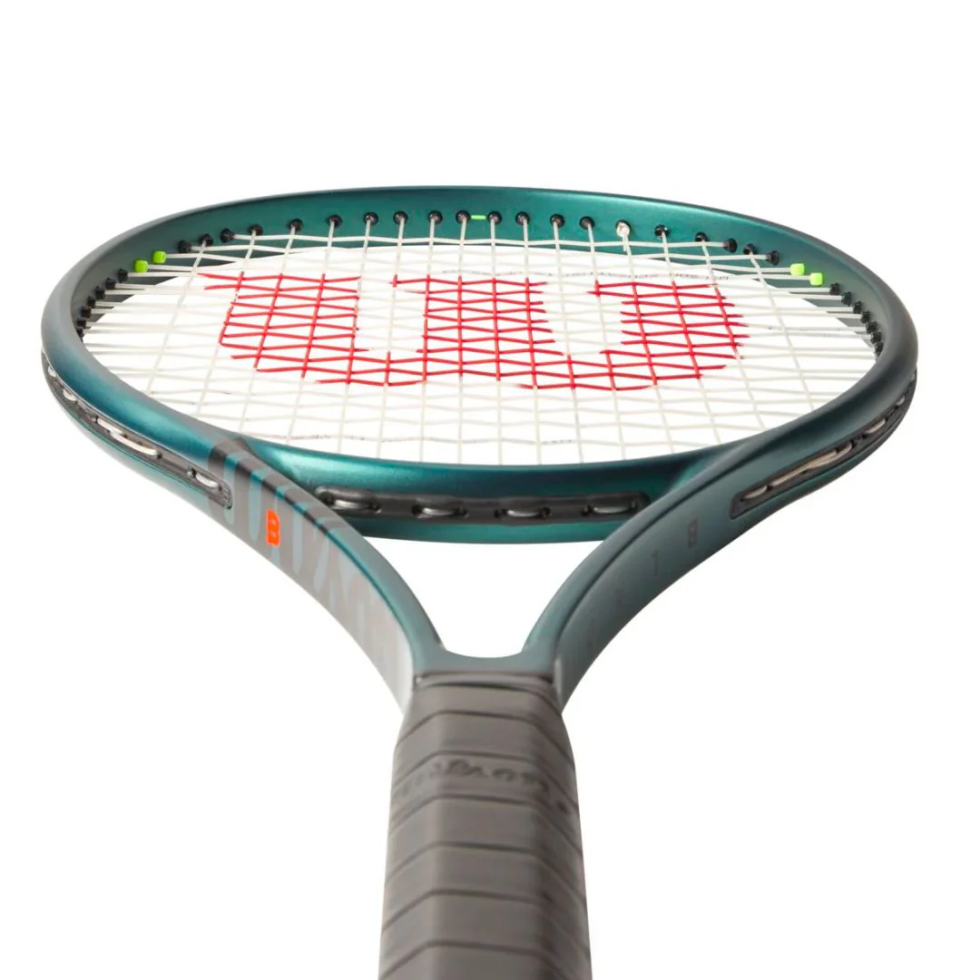 Blade 98 18X20 V9 Tennis Racket - Image 2